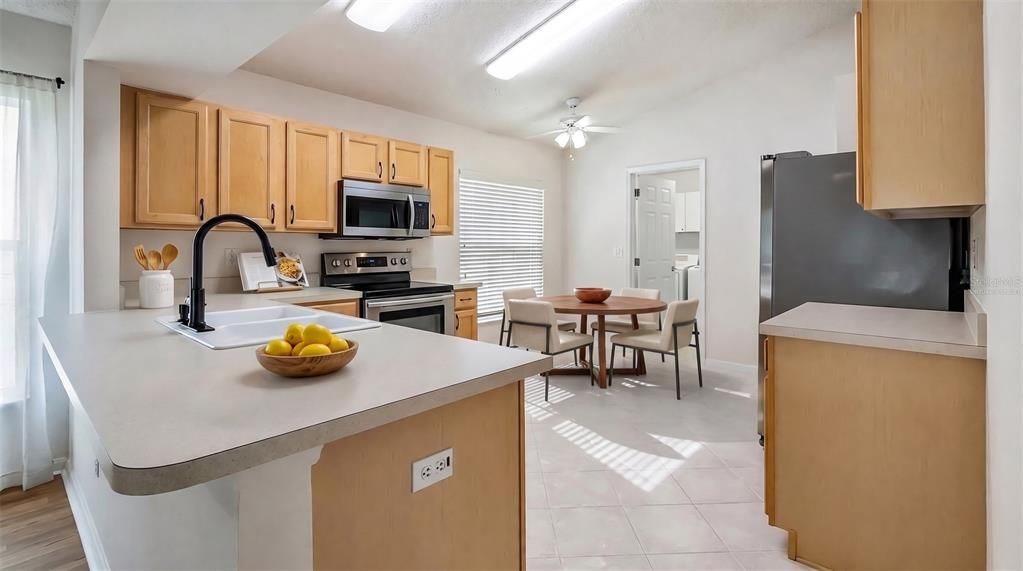 For Sale: $326,900 (2 beds, 2 baths, 1705 Square Feet)