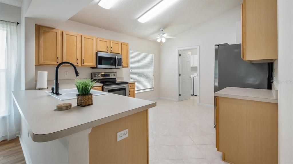 For Sale: $326,900 (2 beds, 2 baths, 1705 Square Feet)