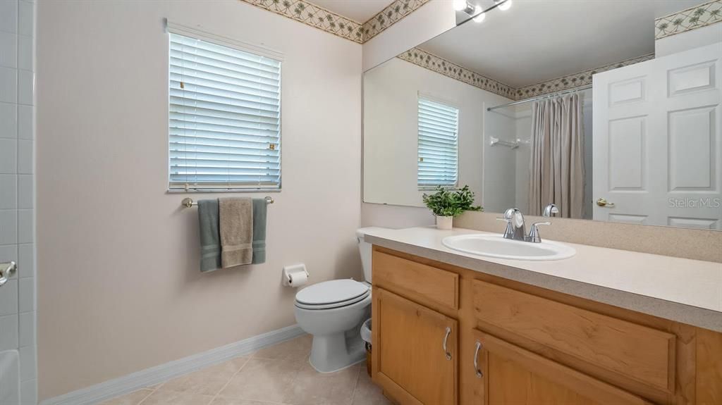 For Sale: $326,900 (2 beds, 2 baths, 1705 Square Feet)