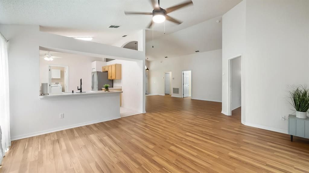 For Sale: $326,900 (2 beds, 2 baths, 1705 Square Feet)