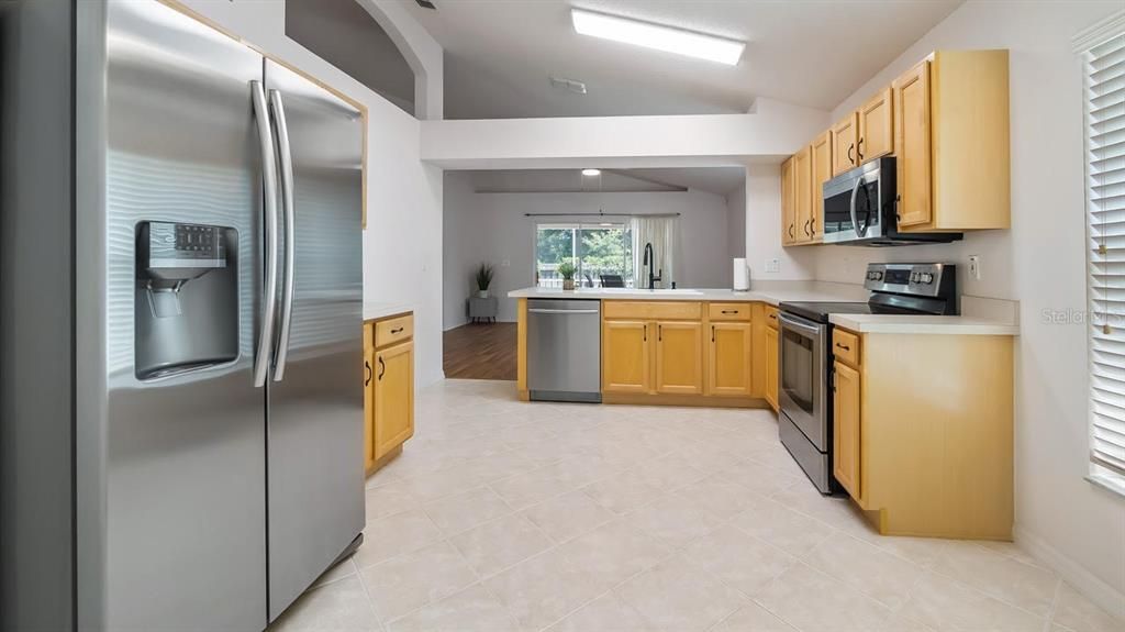 For Sale: $326,900 (2 beds, 2 baths, 1705 Square Feet)