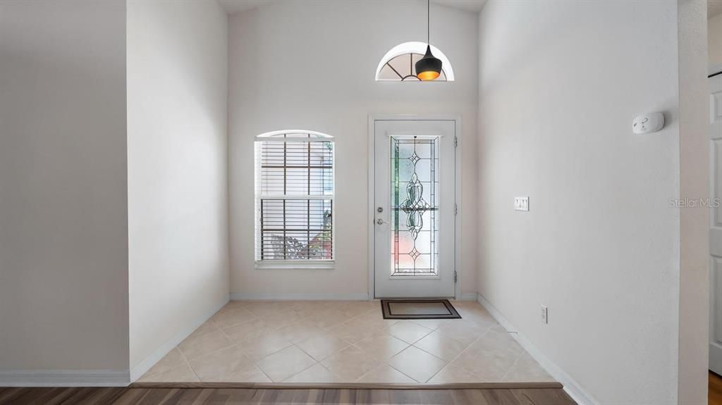 For Sale: $326,900 (2 beds, 2 baths, 1705 Square Feet)