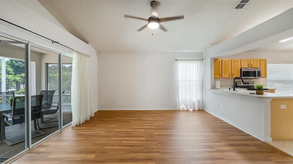 For Sale: $326,900 (2 beds, 2 baths, 1705 Square Feet)