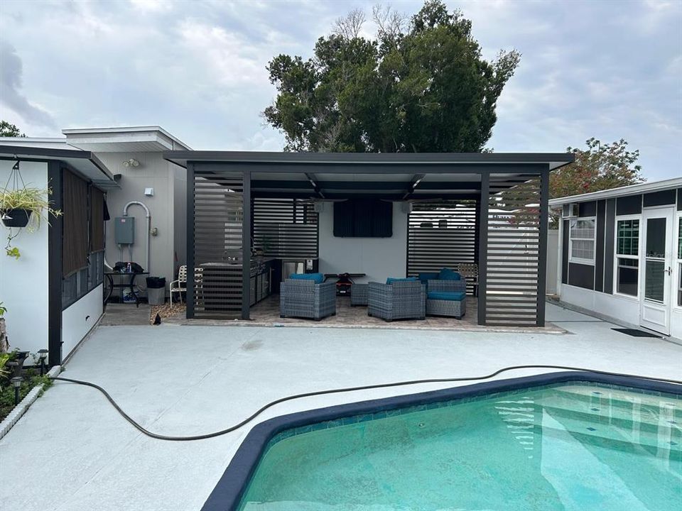 For Sale: $550,000 (3 beds, 2 baths, 1486 Square Feet)