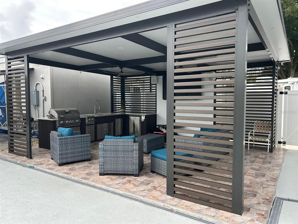 For Sale: $550,000 (3 beds, 2 baths, 1486 Square Feet)