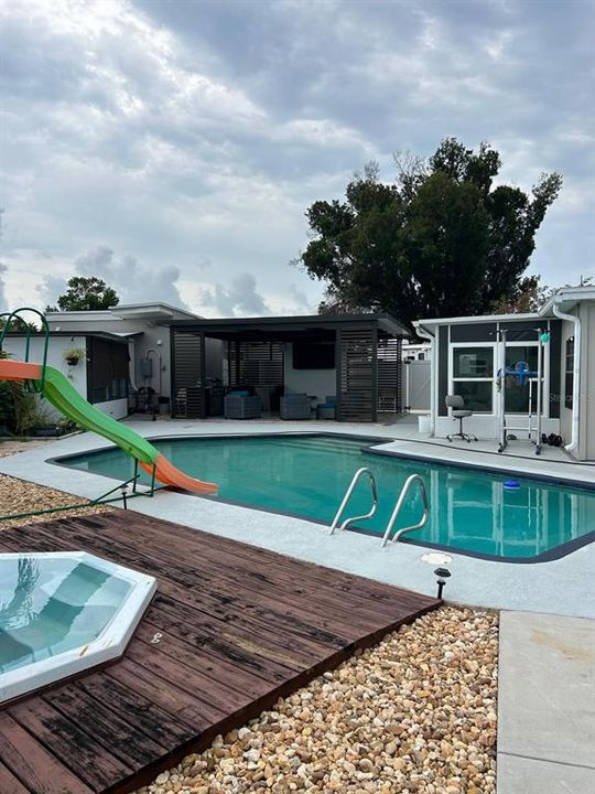 For Sale: $550,000 (3 beds, 2 baths, 1486 Square Feet)