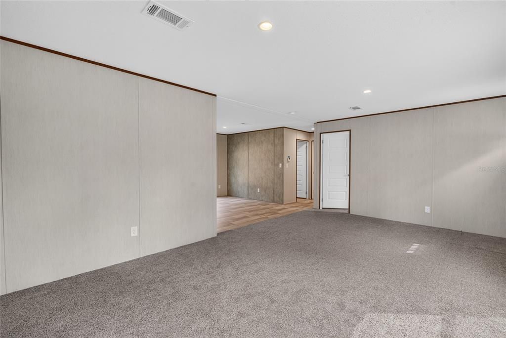 For Sale: $198,500 (3 beds, 2 baths, 1352 Square Feet)