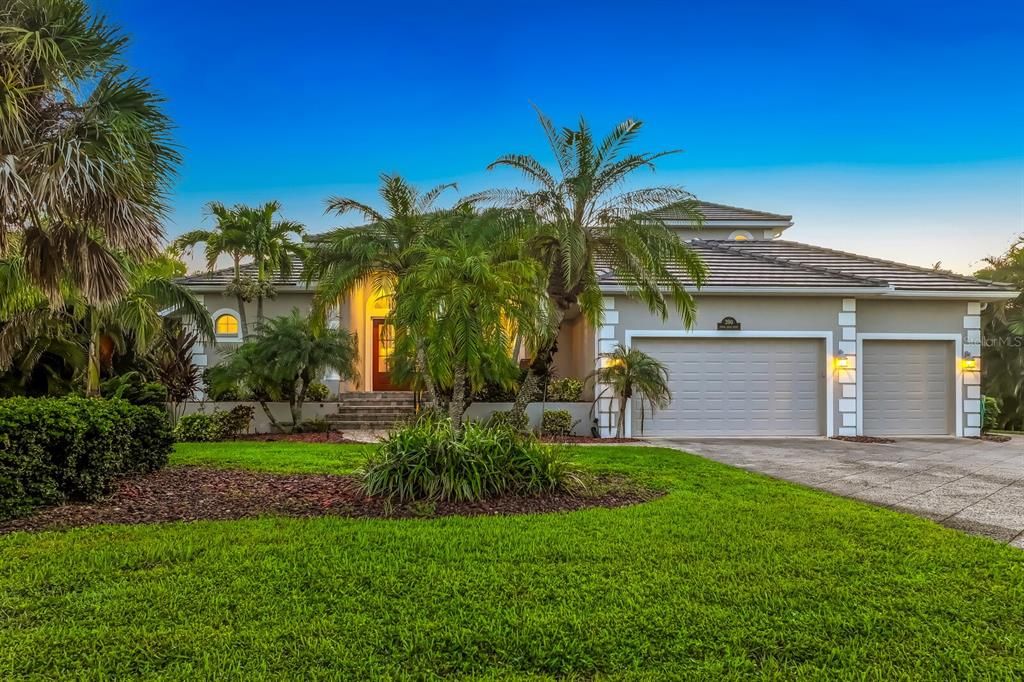 For Sale: $1,495,000 (3 beds, 4 baths, 3193 Square Feet)