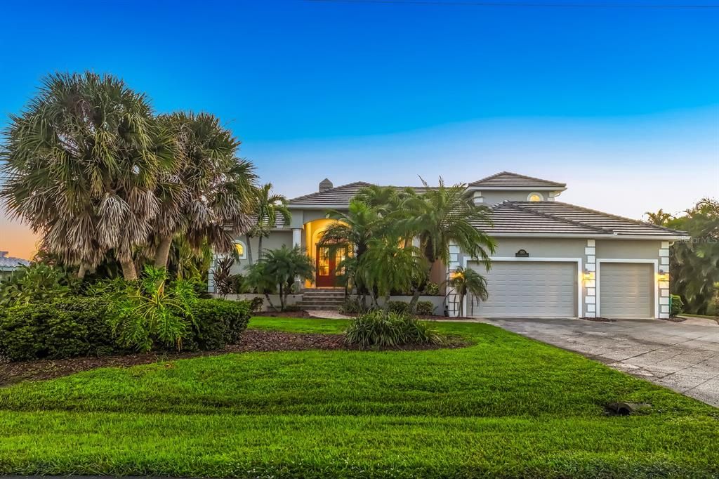 For Sale: $1,495,000 (3 beds, 4 baths, 3193 Square Feet)