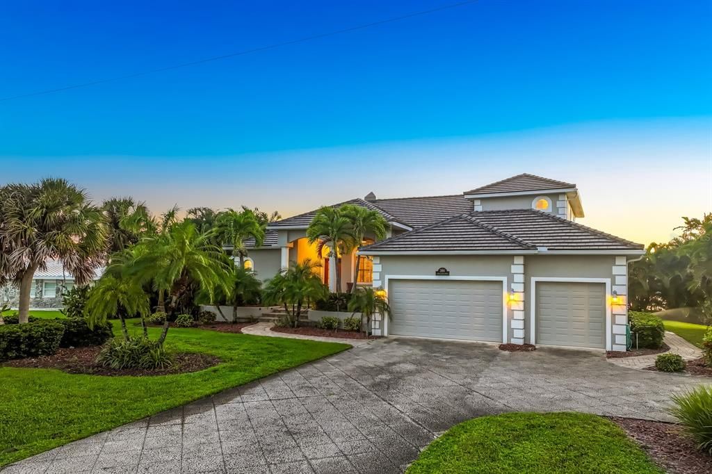 For Sale: $1,495,000 (3 beds, 4 baths, 3193 Square Feet)