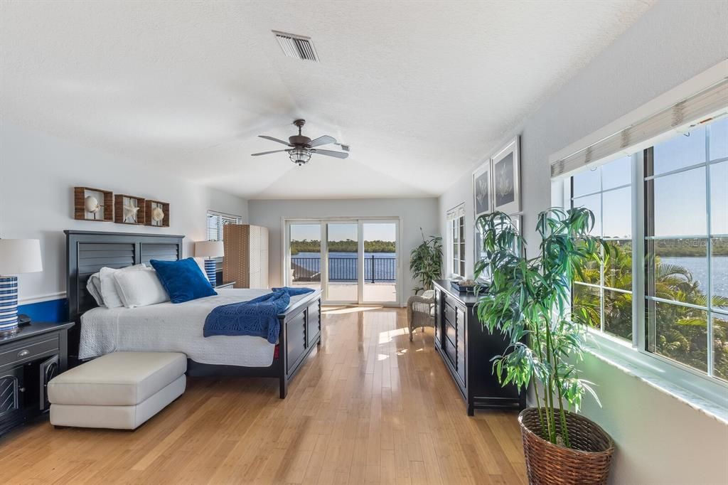 For Sale: $1,495,000 (3 beds, 4 baths, 3193 Square Feet)
