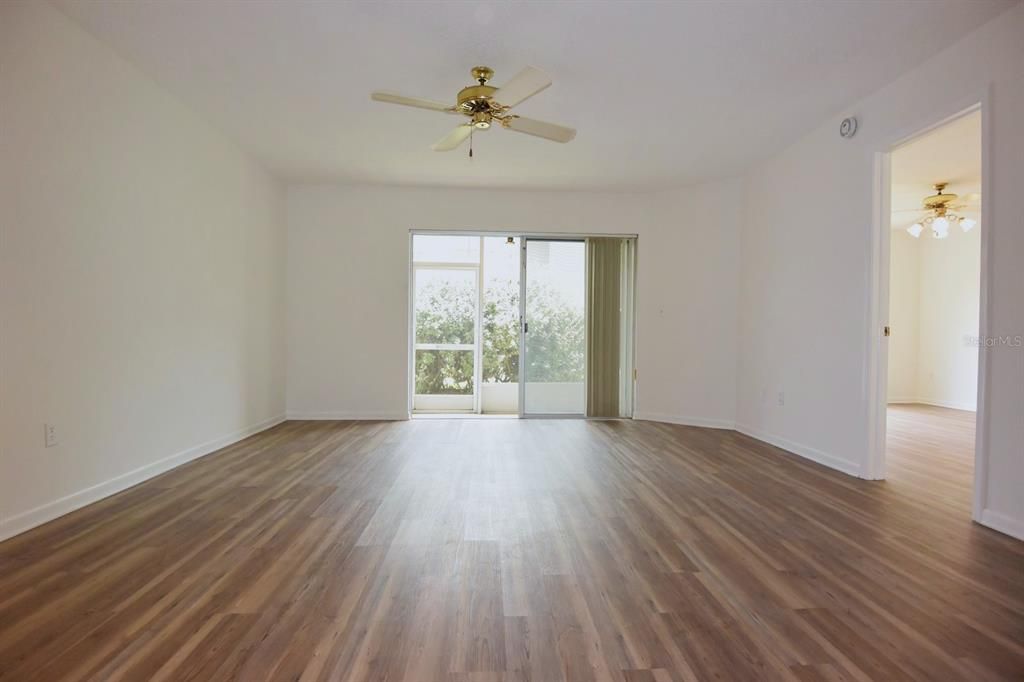 На продажу: $135,000 (2 спален, 2 ванн, 1055 Квадратных фут)