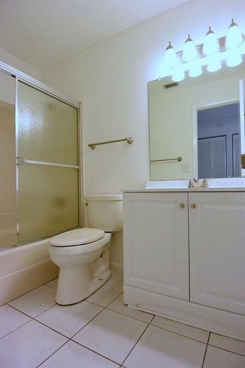 На продажу: $135,000 (2 спален, 2 ванн, 1055 Квадратных фут)
