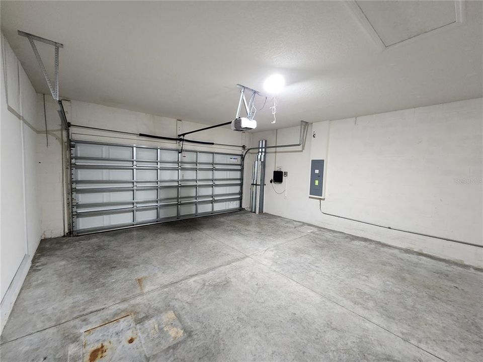 Activo con contrato: $429,000 (4 camas, 3 baños, 2763 Pies cuadrados)