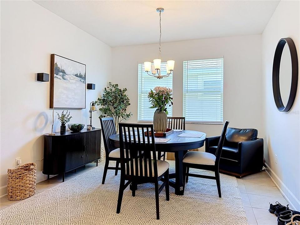 Activo con contrato: $429,000 (4 camas, 3 baños, 2763 Pies cuadrados)