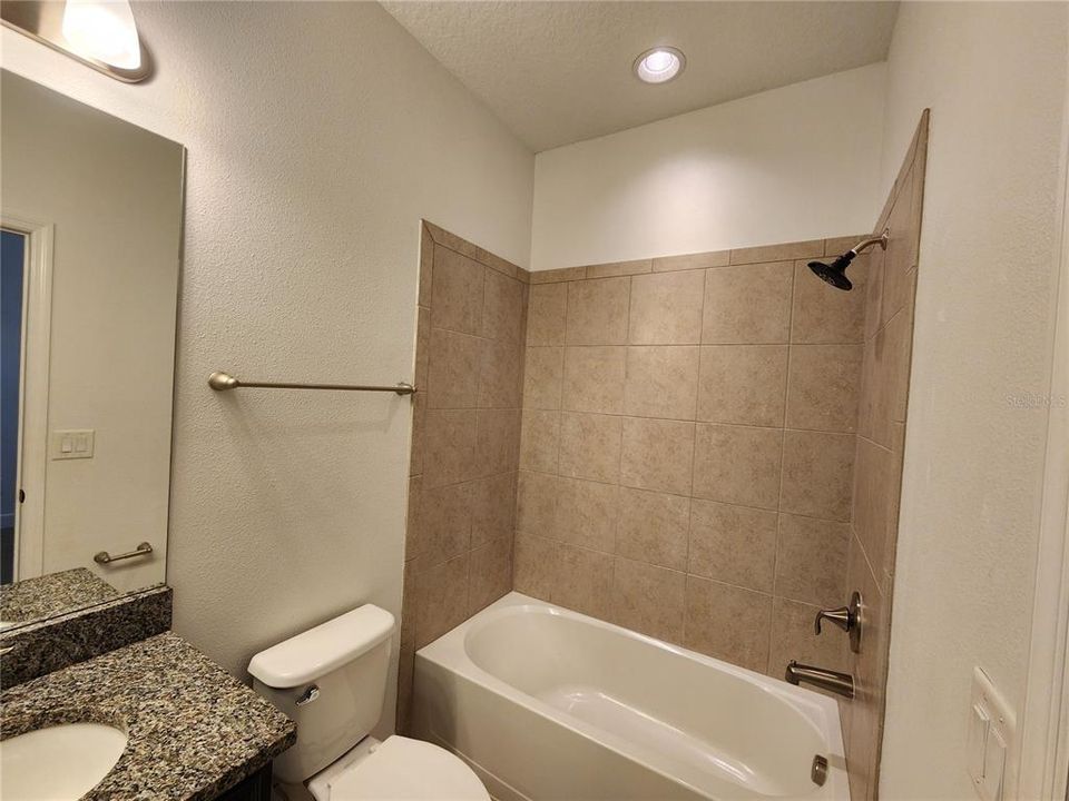 Activo con contrato: $429,000 (4 camas, 3 baños, 2763 Pies cuadrados)