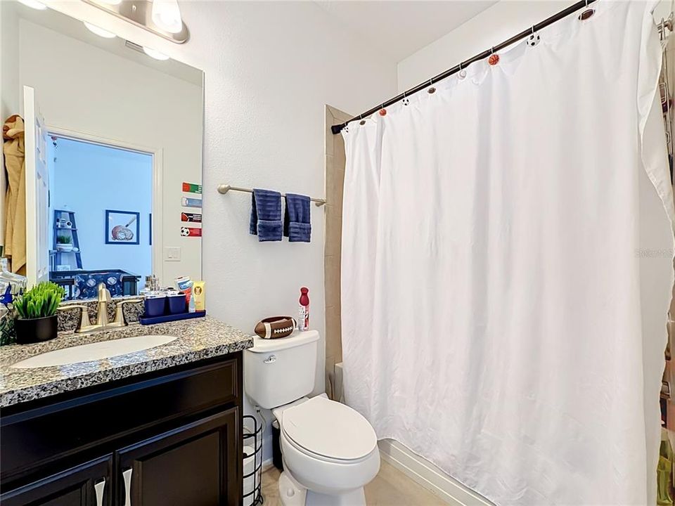Activo con contrato: $429,000 (4 camas, 3 baños, 2763 Pies cuadrados)