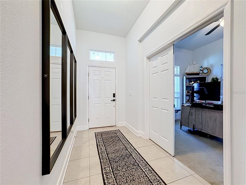 Activo con contrato: $429,000 (4 camas, 3 baños, 2763 Pies cuadrados)