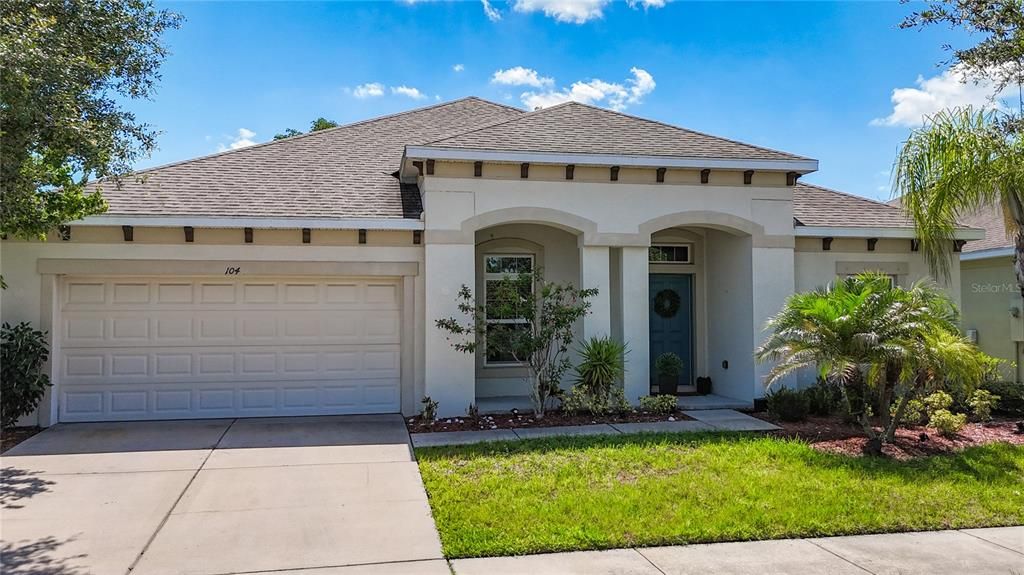 Activo con contrato: $429,000 (4 camas, 3 baños, 2763 Pies cuadrados)