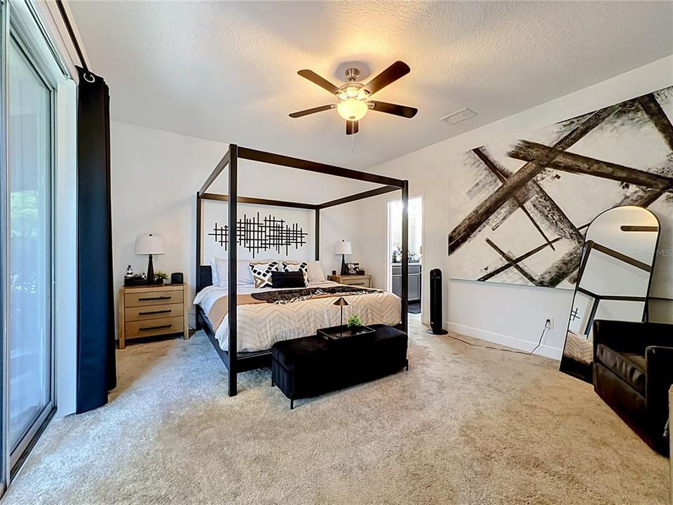 Activo con contrato: $429,000 (4 camas, 3 baños, 2763 Pies cuadrados)