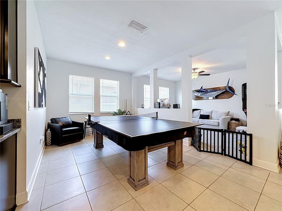 Activo con contrato: $429,000 (4 camas, 3 baños, 2763 Pies cuadrados)