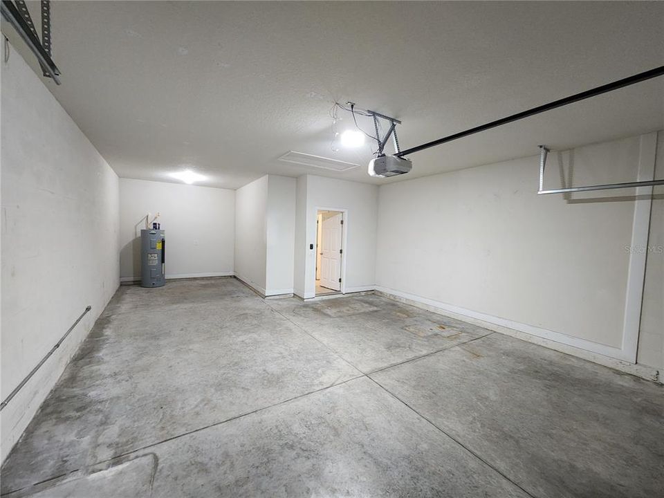 Activo con contrato: $429,000 (4 camas, 3 baños, 2763 Pies cuadrados)