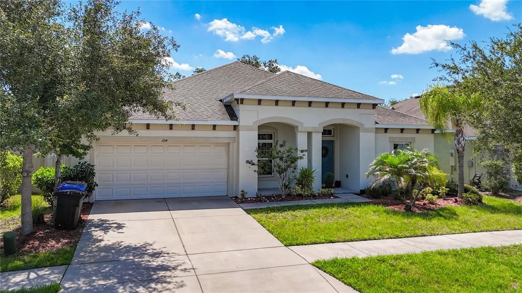 Activo con contrato: $429,000 (4 camas, 3 baños, 2763 Pies cuadrados)