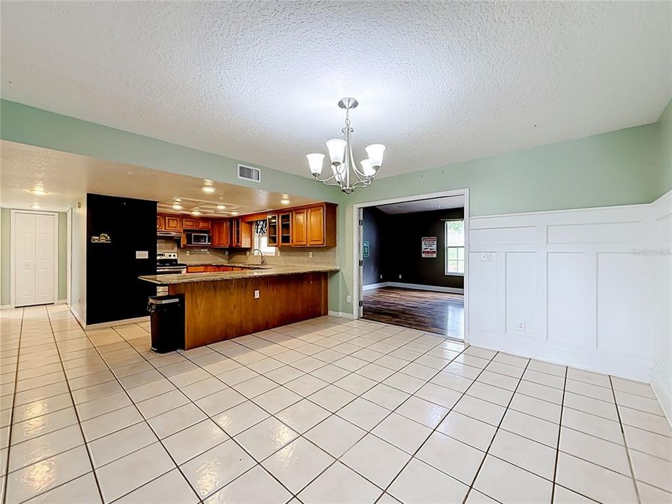 Active With Contract: $435,000 (4 beds, 2 baths, 2428 Square Feet)