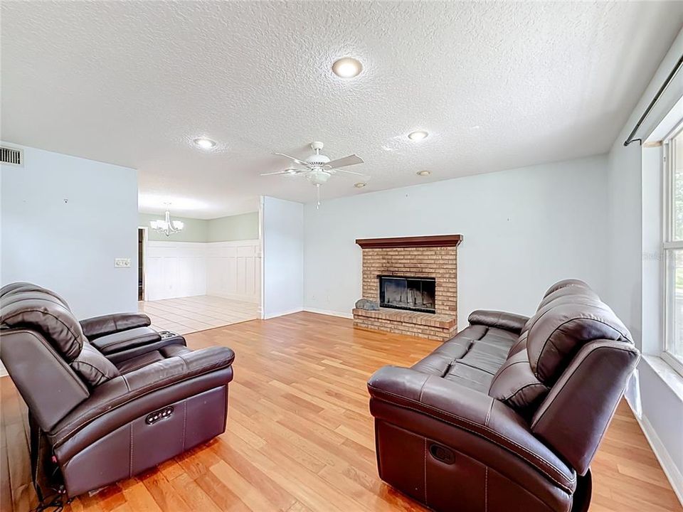 Active With Contract: $435,000 (4 beds, 2 baths, 2428 Square Feet)