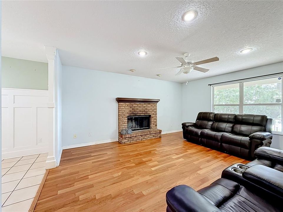 Active With Contract: $435,000 (4 beds, 2 baths, 2428 Square Feet)