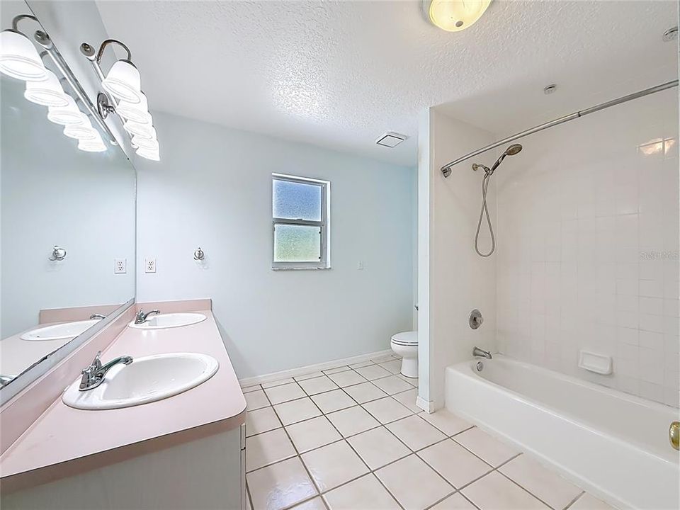 Active With Contract: $435,000 (4 beds, 2 baths, 2428 Square Feet)