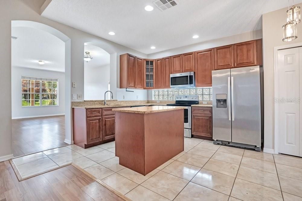 For Sale: $395,000 (3 beds, 2 baths, 1600 Square Feet)
