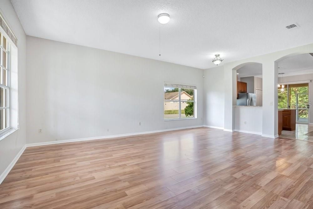 For Sale: $395,000 (3 beds, 2 baths, 1600 Square Feet)