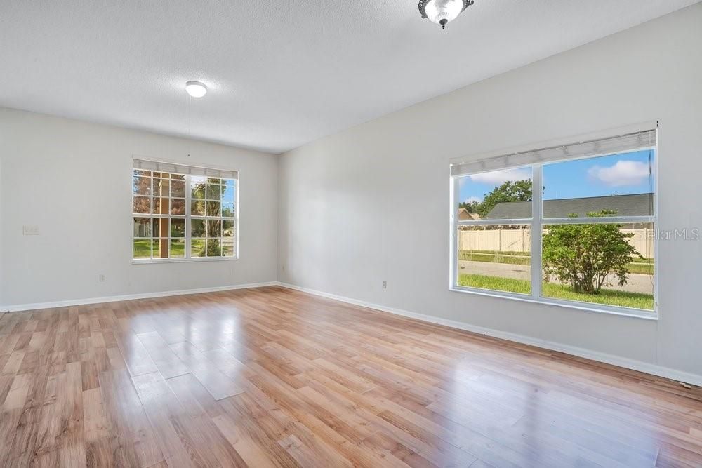 For Sale: $395,000 (3 beds, 2 baths, 1600 Square Feet)