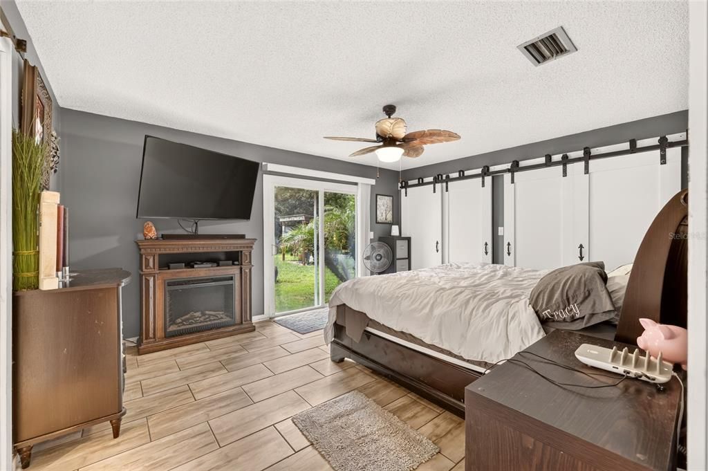 На продажу: $369,900 (2 спален, 1 ванн, 1536 Квадратных фут)