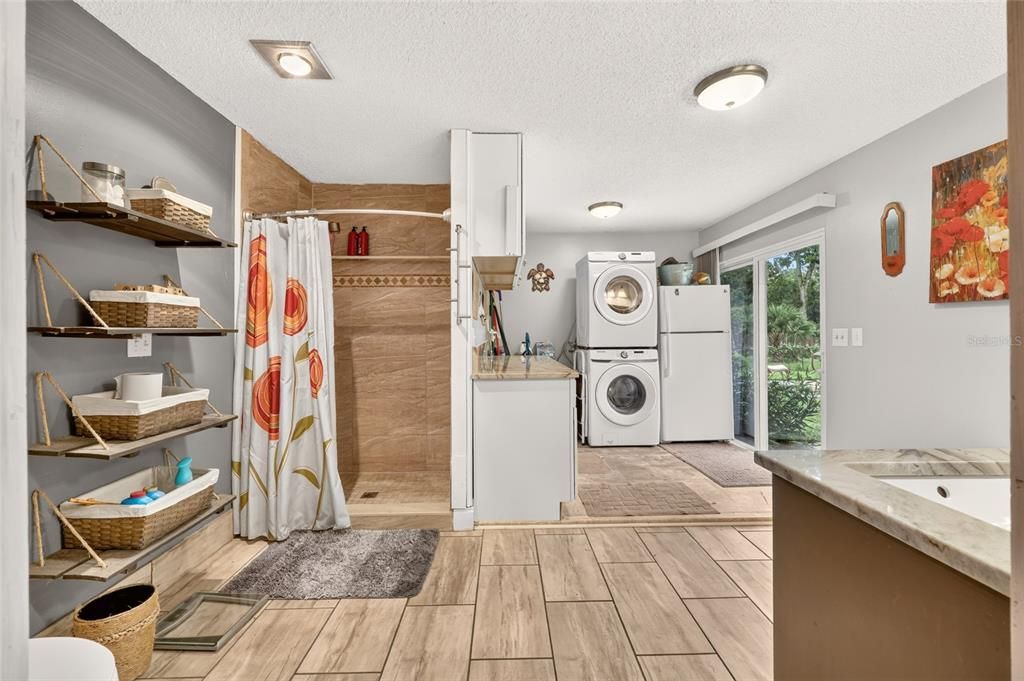 На продажу: $369,900 (2 спален, 1 ванн, 1536 Квадратных фут)
