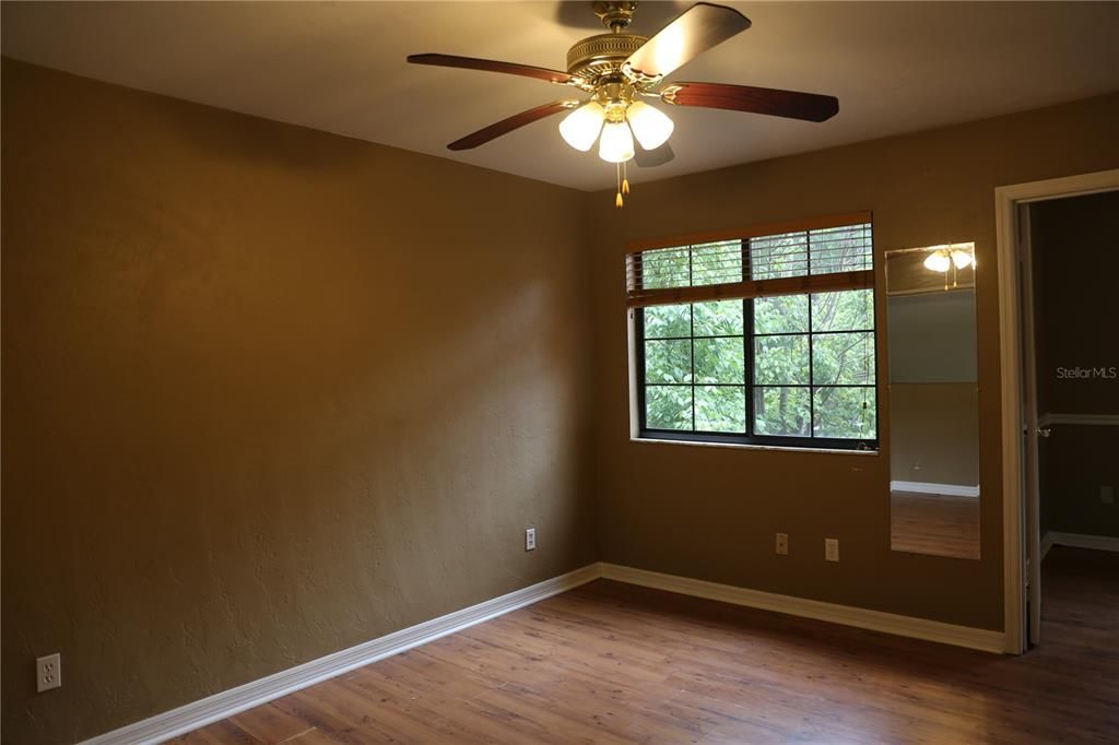 For Sale: $190,000 (2 beds, 2 baths, 1106 Square Feet)
