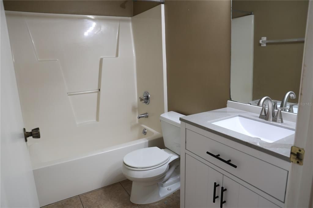 For Sale: $190,000 (2 beds, 2 baths, 1106 Square Feet)