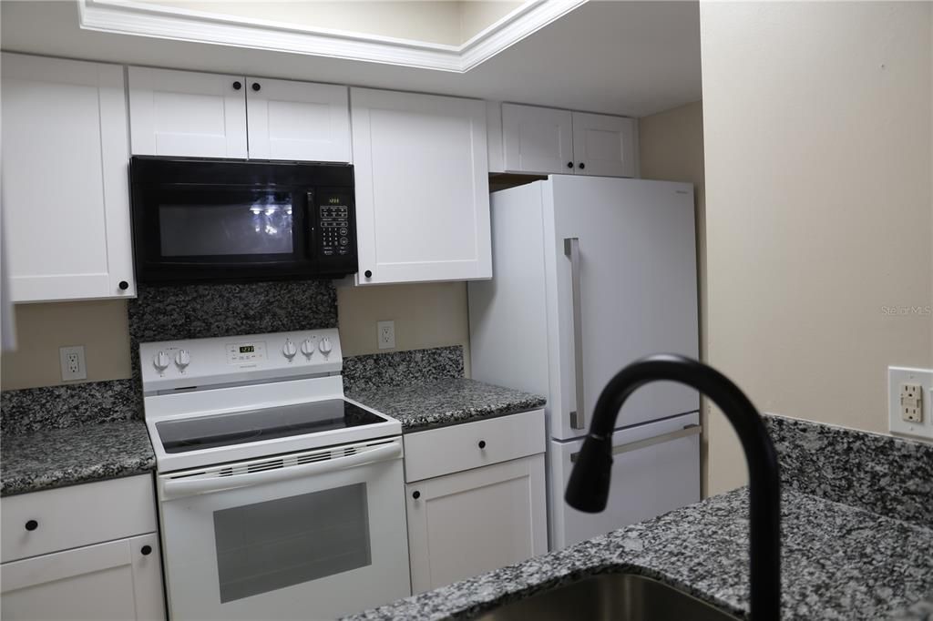 For Sale: $190,000 (2 beds, 2 baths, 1106 Square Feet)