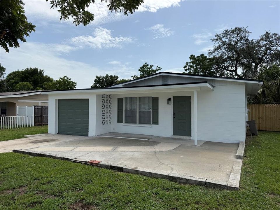 For Sale: $324,900 (3 beds, 2 baths, 1206 Square Feet)