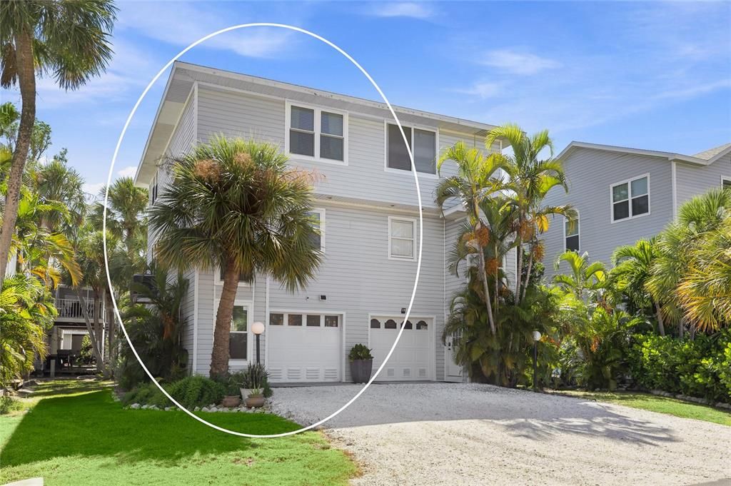 For Sale: $800,000 (2 beds, 2 baths, 1272 Square Feet)