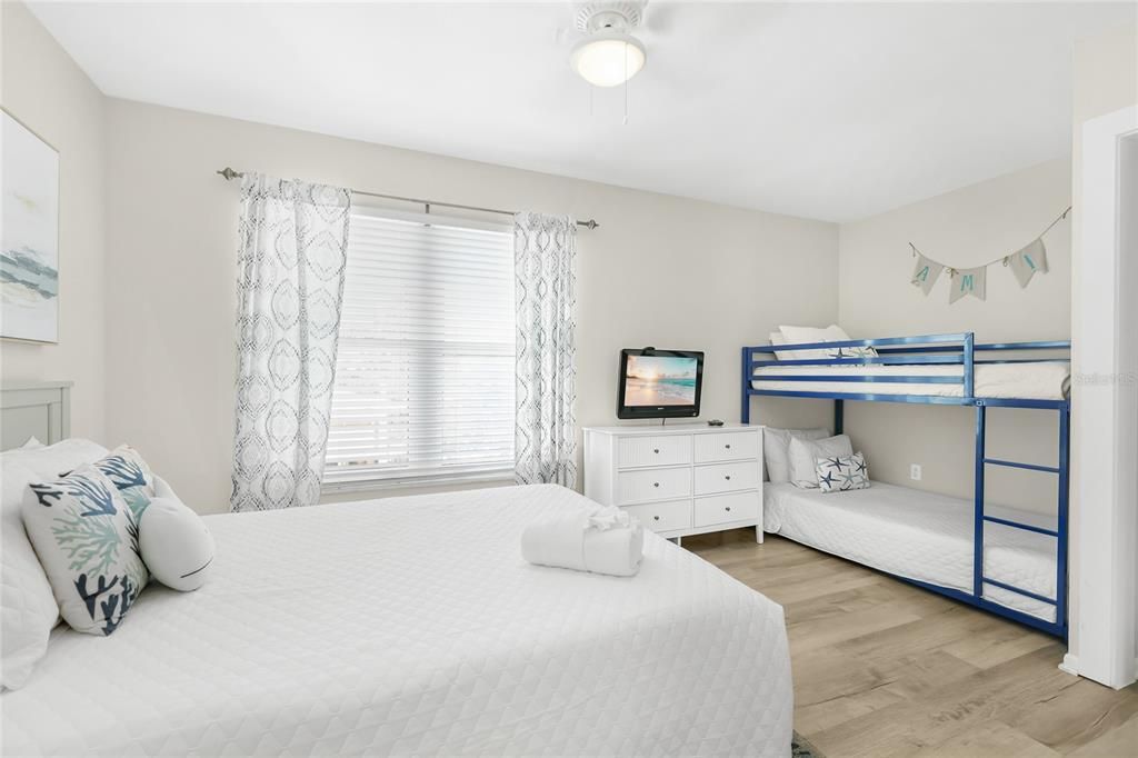 For Sale: $800,000 (2 beds, 2 baths, 1272 Square Feet)