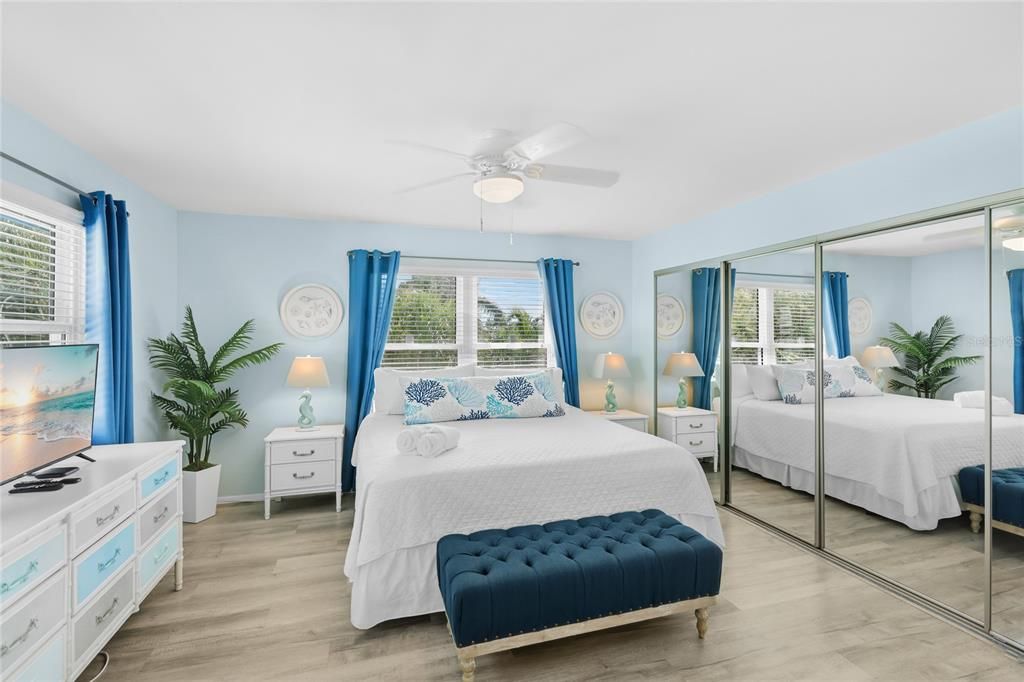 For Sale: $800,000 (2 beds, 2 baths, 1272 Square Feet)