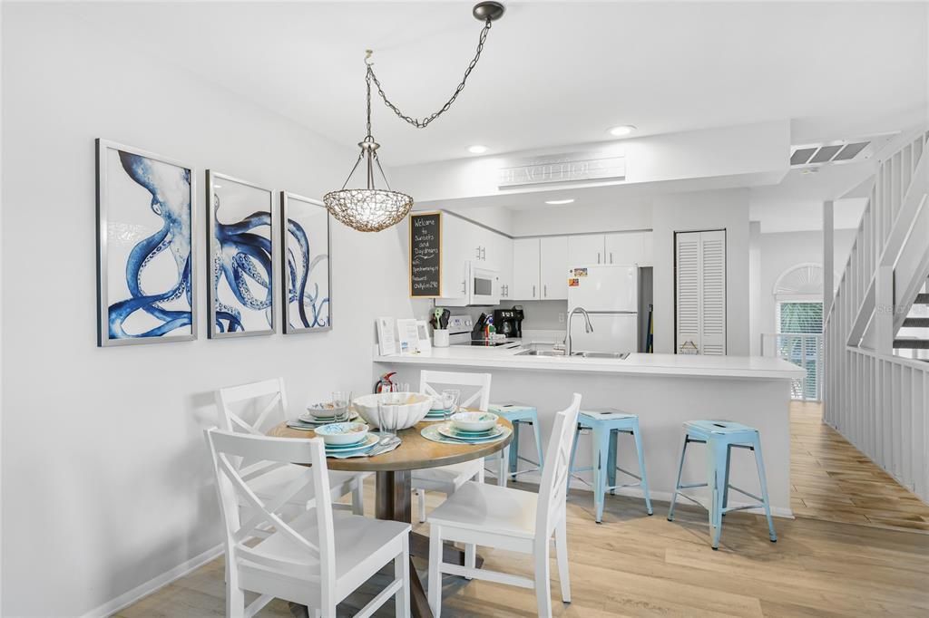 For Sale: $800,000 (2 beds, 2 baths, 1272 Square Feet)