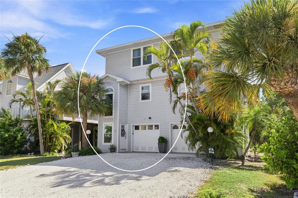 For Sale: $800,000 (2 beds, 2 baths, 1272 Square Feet)