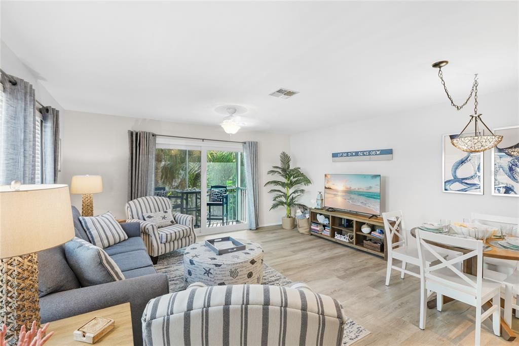 For Sale: $800,000 (2 beds, 2 baths, 1272 Square Feet)