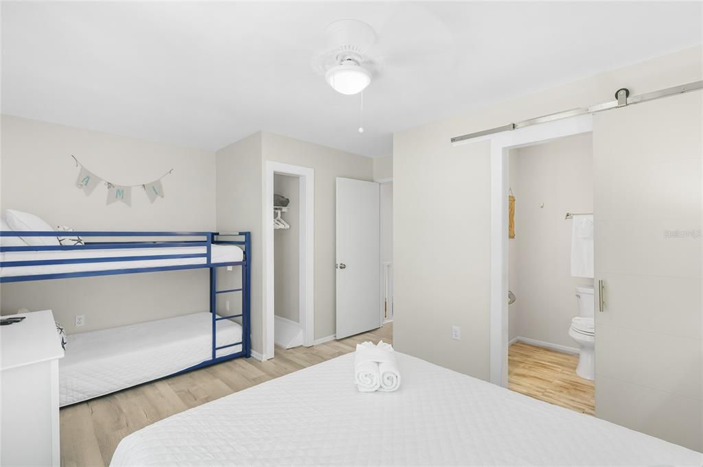 For Sale: $800,000 (2 beds, 2 baths, 1272 Square Feet)