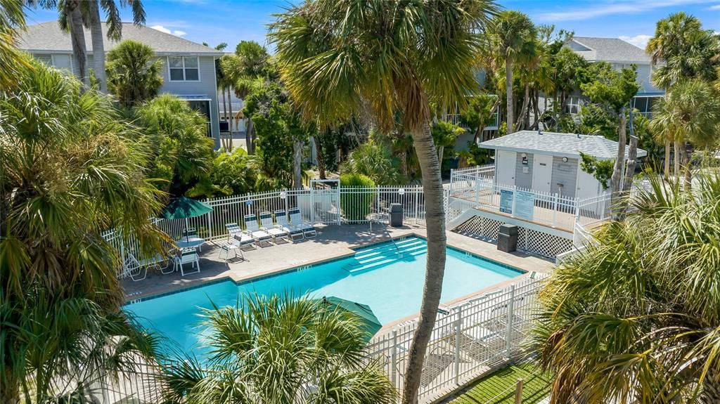 For Sale: $800,000 (2 beds, 2 baths, 1272 Square Feet)