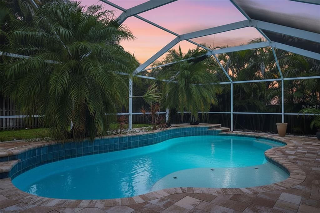 For Sale: $459,900 (3 beds, 2 baths, 1244 Square Feet)