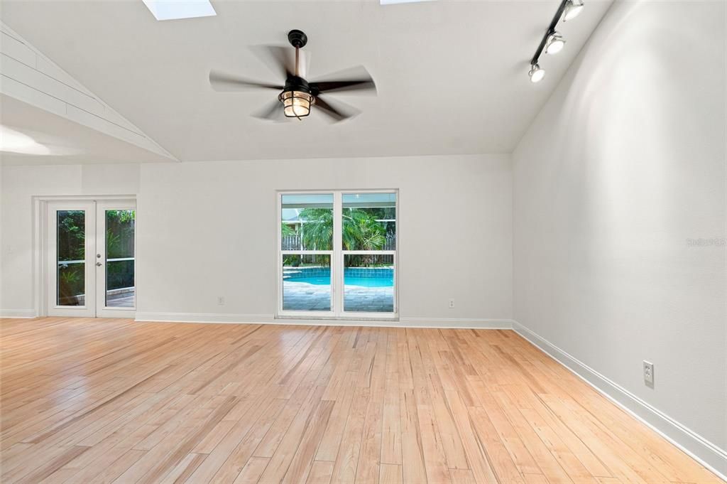 For Sale: $459,900 (3 beds, 2 baths, 1244 Square Feet)